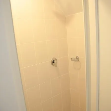 Downtown אכסניה בראשוב